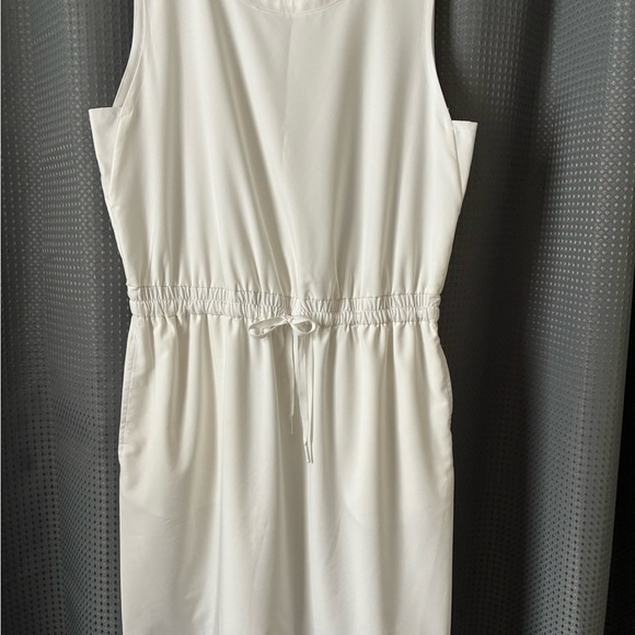 Xersion Dresses & Skirts - Elegant White Golf/Sport Sleeveless Dress